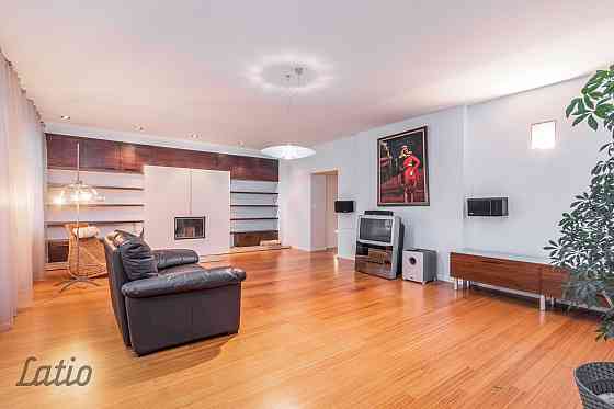 Īrei piedāvājam plašu, rūpīgi remontētu dzīvokli funkcionālisma stila ēkā blakus Kalnciema kvartālam Рига