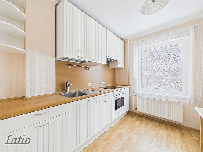 Pārdod plašu un gaišu dzīvokli Dārzciemā  tikai 10 minūšu braucienā no Rīgas centra.
Dzīvoklis sastā Рига - изображение 2