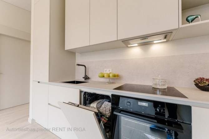 Предлагаем квартиру с панорамными окнами в отремонтированном проекте в Рига - изображение 6