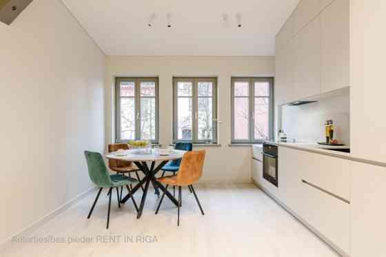 Новая квартира с качественной отделкой и мебелью в центре Агенскалнса.  Дом с Рига