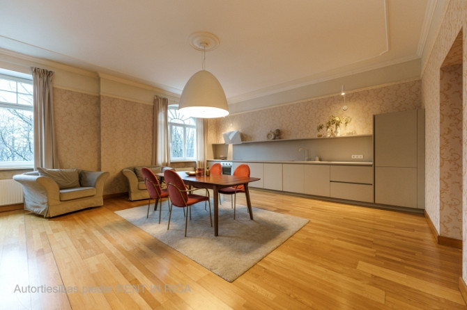 Piedāvājam ilgtermiņa īrei plašu trīsistabu dzīvokli atjaunotajā mājā, Rīgas klusajā Rīga - foto 6