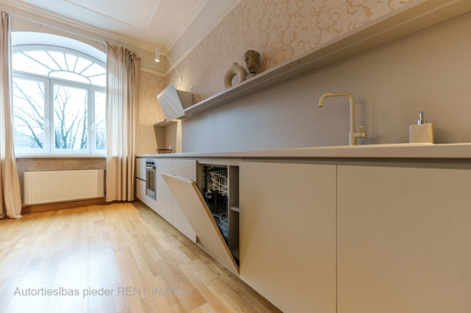 Piedāvājam ilgtermiņa īrei plašu trīsistabu dzīvokli atjaunotajā mājā, Rīgas klusajā Rīga - foto 9
