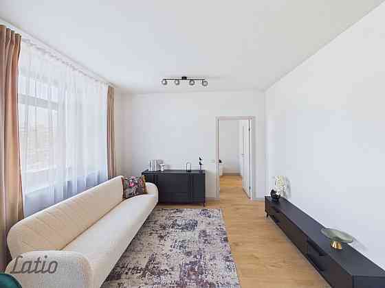 Izīrē 2 istabu dzīvokli  renovētā projektā Lielirbes ielā 9A. Dzīvoklis tikko pēc renovācijas  vēl n Рига