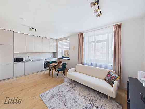 Izīrē 2 istabu dzīvokli  renovētā projektā Lielirbes ielā 9A. Dzīvoklis tikko pēc renovācijas  vēl n Рига