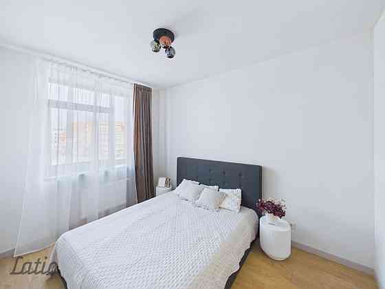 Izīrē 2 istabu dzīvokli  renovētā projektā Lielirbes ielā 9A. Dzīvoklis tikko pēc renovācijas  vēl n Рига