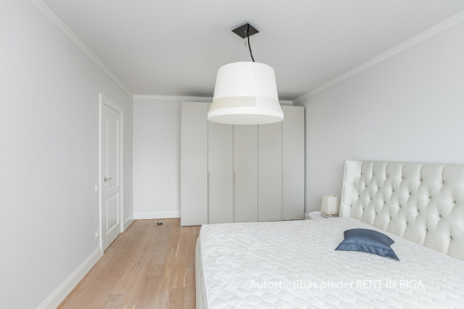 Tiek izīrēts interjera dizainera veidots 3-istabu dzīvoklis projektā Futuris, Rīgas klusajā Rīga - foto 8