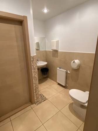 Biroja telpas renovētas ēkas 4. stāvā.  Labiekārtota, sakopta un bruģēta teritorija, pagalma Rīga - foto 9