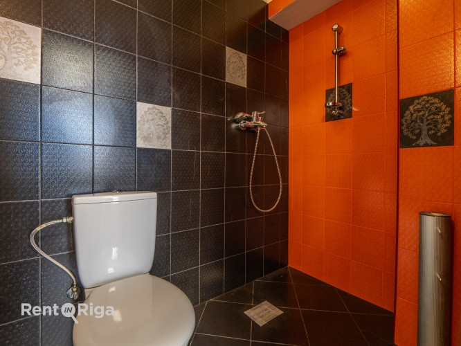 Birojs ar savu privāto sanmezglu kabinetā.  Platība: 22.4 m  Telpas apraksts: + Kondicionieris + Rīga - foto 5