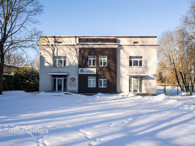 Birojs ar savu privāto sanmezglu kabinetā.  Platība: 22.4 m  Telpas apraksts: + Kondicionieris + Rīga - foto 1