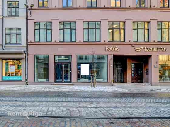 Коммерческие помещения с высокой видимостью в центре Риги  Сдаются в аренду Rīga