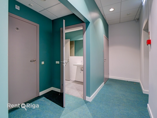 Augstas redzamības komerctelpas Rīgas centrā  Tiek piedāvātas nomai komerctelpas pašā Rīgas Rīga - foto 7