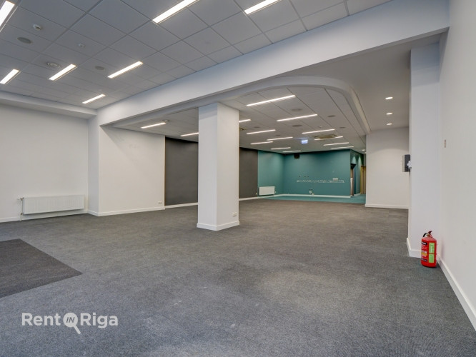Augstas redzamības komerctelpas Rīgas centrā  Tiek piedāvātas nomai komerctelpas pašā Rīgas Rīga - foto 5