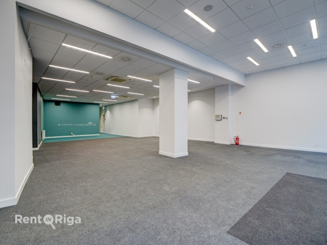 Augstas redzamības komerctelpas Rīgas centrā  Tiek piedāvātas nomai komerctelpas pašā Rīgas Rīga - foto 6