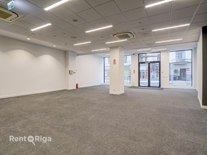 Augstas redzamības komerctelpas Rīgas centrā  Tiek piedāvātas nomai komerctelpas pašā Rīgas Rīga - foto 4