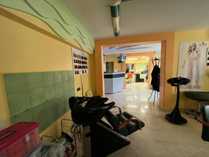 Plašas tirdzniecības telpas ar atsevišķu ieeju un augstu klientu plūsmu  Piedāvājumā Rīga - foto 4