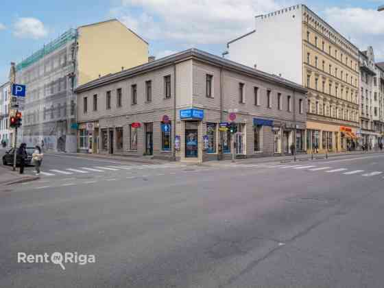 Tirdzniecības telpas centrā, Marijas ielā.  Šobrīd telpas ir sadalīts 3 mazos kabinetos. Iespējams t Rīga