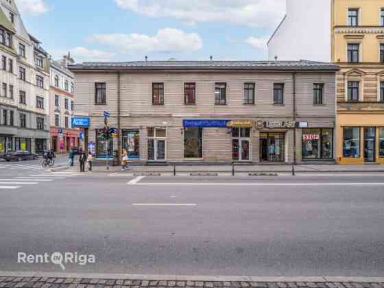 Tirdzniecības telpas centrā, Marijas ielā.  Šobrīd telpas ir sadalīts 3 mazos kabinetos. Iespējams t Rīga