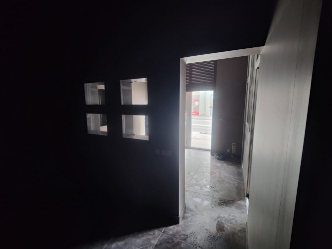 Tirdzniecības telpas centrā, Marijas ielā.  Šobrīd telpas ir sadalīts 3-4 mazos kabinetos. Iespējams Рига - изображение 10