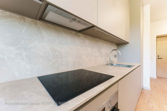 Mūsdienīgs un līdz detaļām pārdomāts 3-istabu dzīvoklis Lielirbes ielā 9a  lokācijā, kas Rīga - foto 5