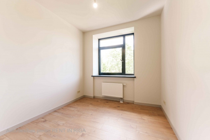 Mūsdienīgs un līdz detaļām pārdomāts 3-istabu dzīvoklis Lielirbes ielā 9a  lokācijā, kas Rīga - foto 9