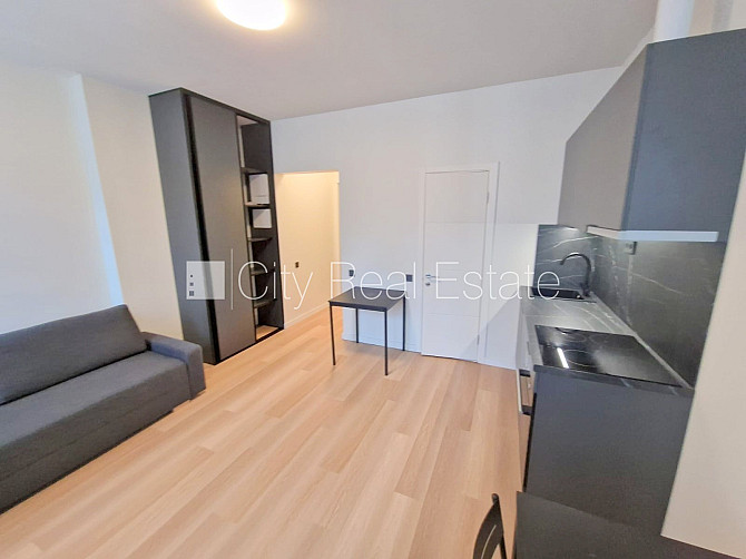 Fasādes māja, renovēta māja, slēgts pagalms, ieeja no ielas, kāpņu telpa pēc kapitālā Rīga - foto 6