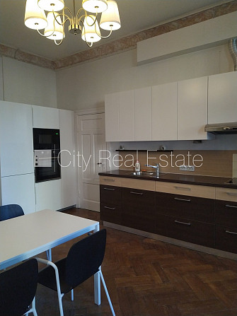 Renovēta māja, vieta automašīnai, ir lifts, balkons, guļamistabu skaits 2 gab., istabas Rīga - foto 6