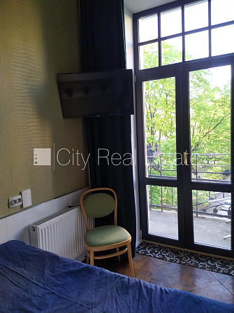 Renovēta māja, vieta automašīnai, ir lifts, balkons, guļamistabu skaits 2 gab., istabas Rīga - foto 9