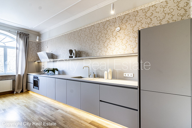 Renovēta māja, vieta automašīnai, ir lifts, balkons, guļamistabu skaits 2 gab., istabas Rīga - foto 18