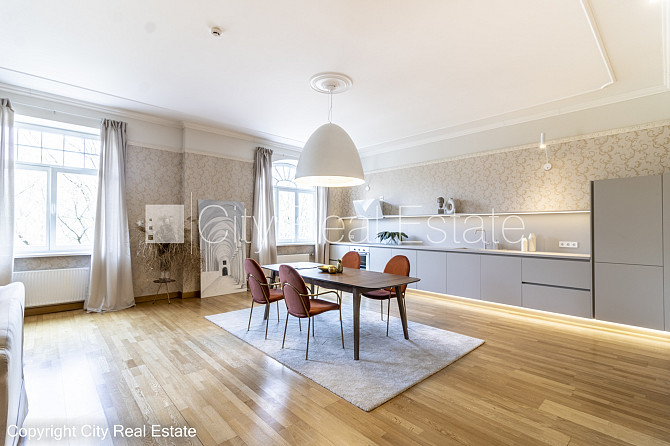 Renovēta māja, vieta automašīnai, ir lifts, balkons, guļamistabu skaits 2 gab., istabas Rīga - foto 17