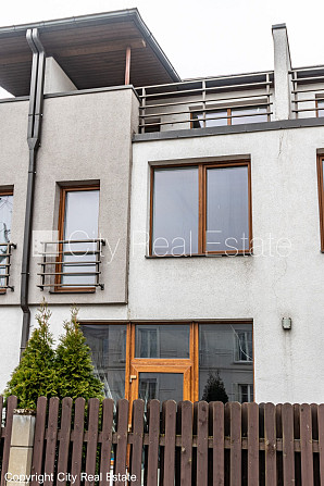 Pagalma māja, renovēta māja, dzīvokļu skaits ēkā  11 gab., slēgts pagalms, garāžas vārti Rīga - foto 18