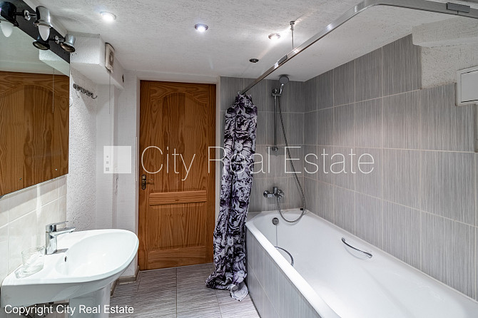 Pagalma māja, slēgts pagalms, ieeja no pagalma, mansards, logi vērsti uz pagalma pusi, studio Rīga - foto 13