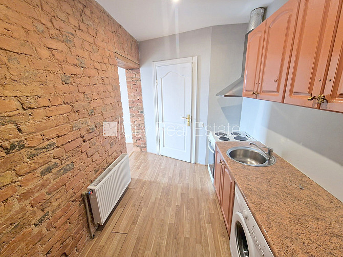 Здание во дворе, реновированный дом, закрытый двор, вход с улицы и со двора, Рига - изображение 4