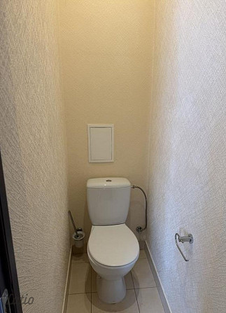 Tiek izīrēts dzīvoklis renovētā mājā pašā pilsētas centrā. Līdzās veikali, Rīga - foto 10