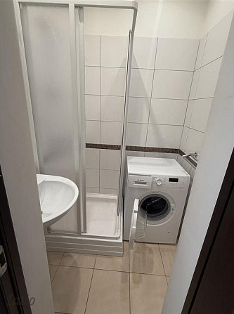 Tiek izīrēts dzīvoklis renovētā mājā pašā pilsētas centrā. Līdzās veikali, Rīga - foto 9