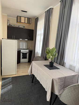 Tiek izīrēts dzīvoklis renovētā mājā pašā pilsētas centrā. Līdzās veikali, Rīga - foto 6