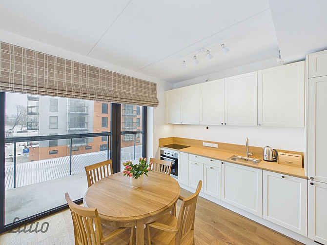 Pilnībā mēbelēts 2 istabu dzīvoklis īrei jaunajā KAMOS projektā.

Iznomā gaišu un modernu 2 istabu d Рига - изображение 3