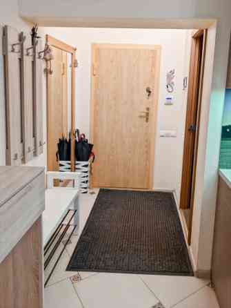 Продаётся просторная и уютная 3-комнатная квартира в самом сердце Плявниеков  В Rīga