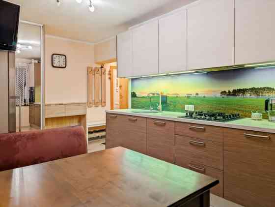 Продаётся просторная и уютная 3-комнатная квартира в самом сердце Плявниеков  В Rīga