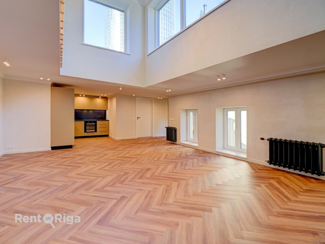Renovēts dzīvoklis ar terasi ko var pielāgot kā brīnišķīga biroja telpas.   Dzīvoklis Rīga - foto 1