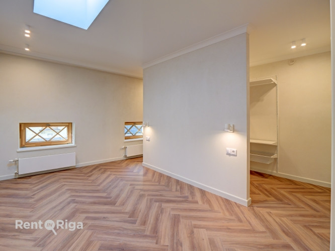 Renovēts dzīvoklis ar terasi ko var pielāgot kā brīnišķīga biroja telpas.   Dzīvoklis Rīga - foto 7