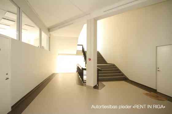 Помещение с раковиной на Югле, Бривибас гатве 403.  Помещение может быть Рига