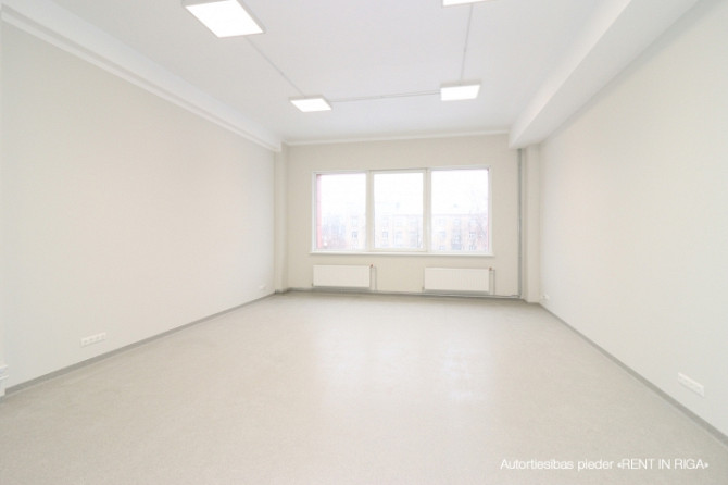 Помещение с раковиной на Югле, Бривибас гатве 403.  Помещение может быть Рига - изображение 1