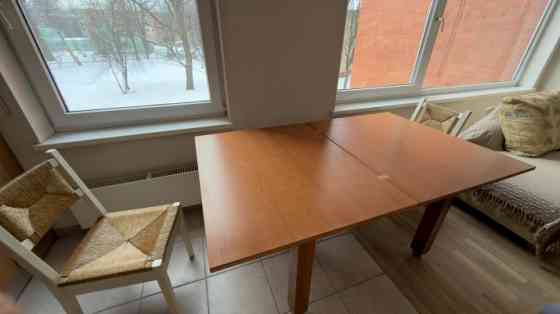 Izīrē gaišu 3 istabu dzīvokli!  Ienākot dzīvoklī ir neliels priekšnams, kuram seko viesistaba, kas a Rīga