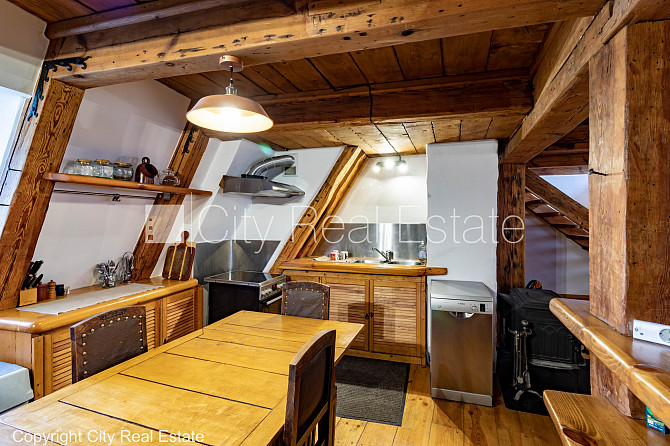 Zeme īpašumā, fasādes māja, ieeja no ielas, ir lifts, kāpņu telpa pēc kosmētiskā remonta, Rīgas rajons - foto 13