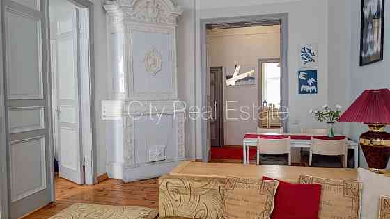 Новостройка, энергоэффективный дом, территория обнесена забором, вход с улицы, во Rīga