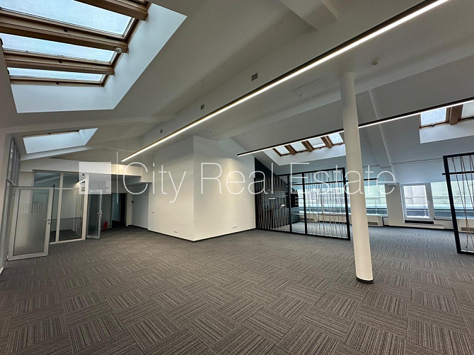 Новостройка, энергоэффективный дом, территория обнесена забором, вход с улицы, во Рига - изображение 6