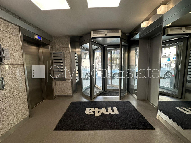 Новостройка, энергоэффективный дом, территория обнесена забором, вход с улицы, во Рига - изображение 19