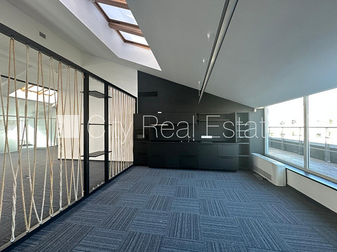 Новостройка, энергоэффективный дом, территория обнесена забором, вход с улицы, во Рига - изображение 13