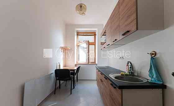 Фасадный дом, реновированный дом, фасад с декоративной штукатуркой, закрытый Рига