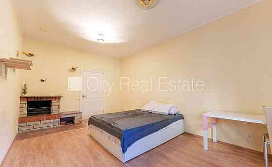 Фасадный дом, реновированный дом, фасад с декоративной штукатуркой, закрытый Рига